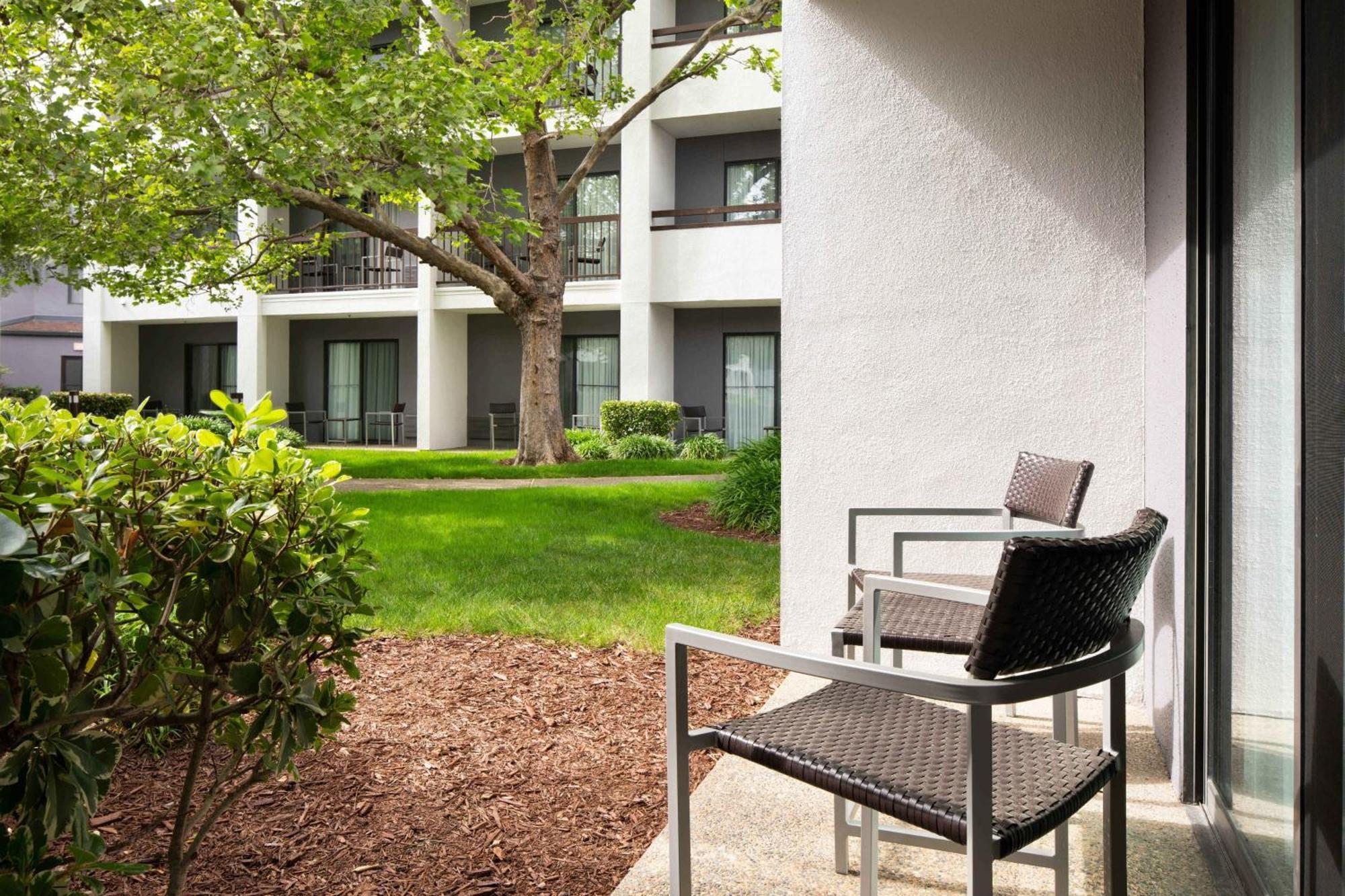 Courtyard By Marriott San Francisco Airport Hotel Сан Бруно Екстериор снимка