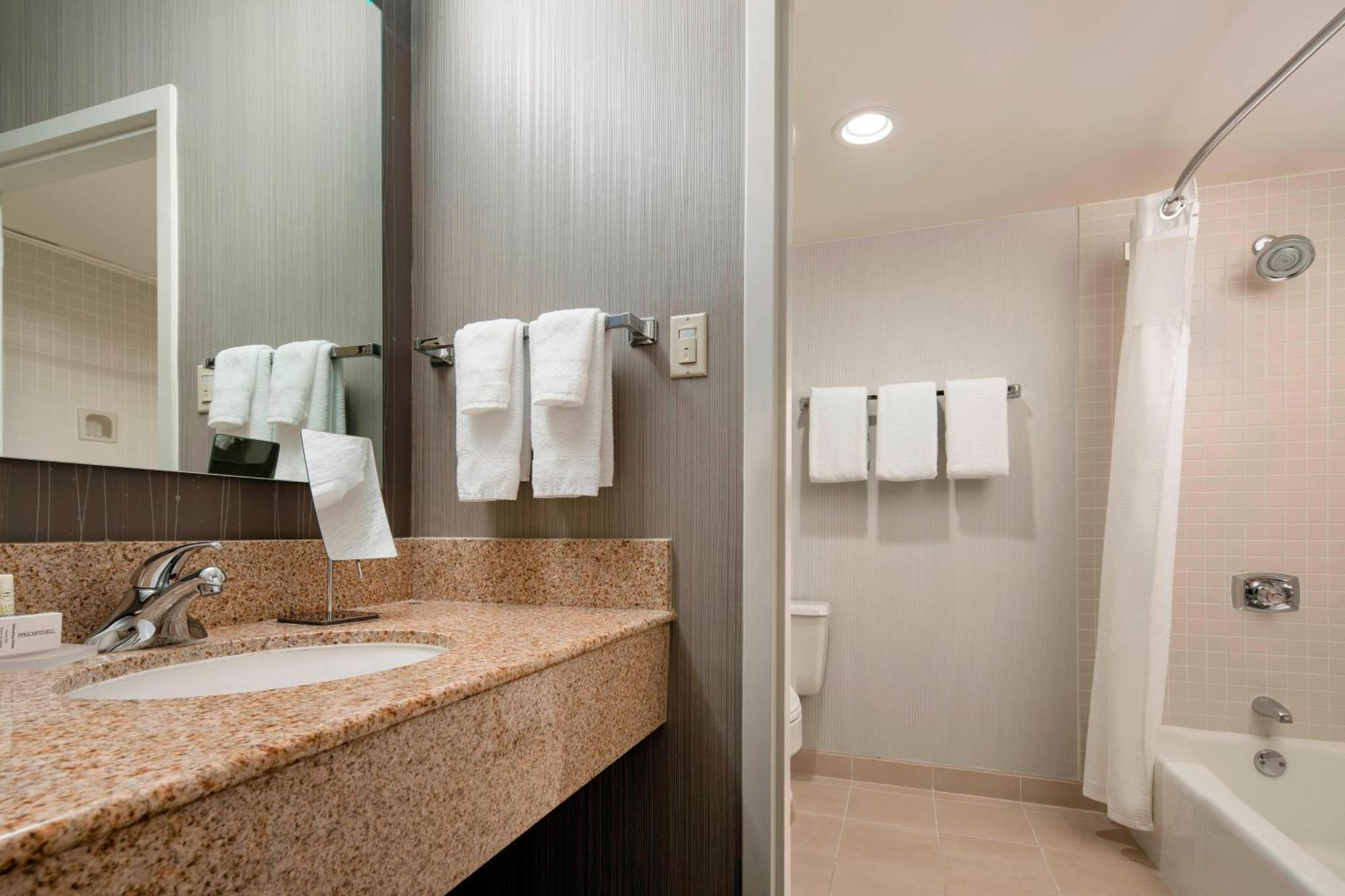 Courtyard By Marriott San Francisco Airport Hotel Сан Бруно Екстериор снимка