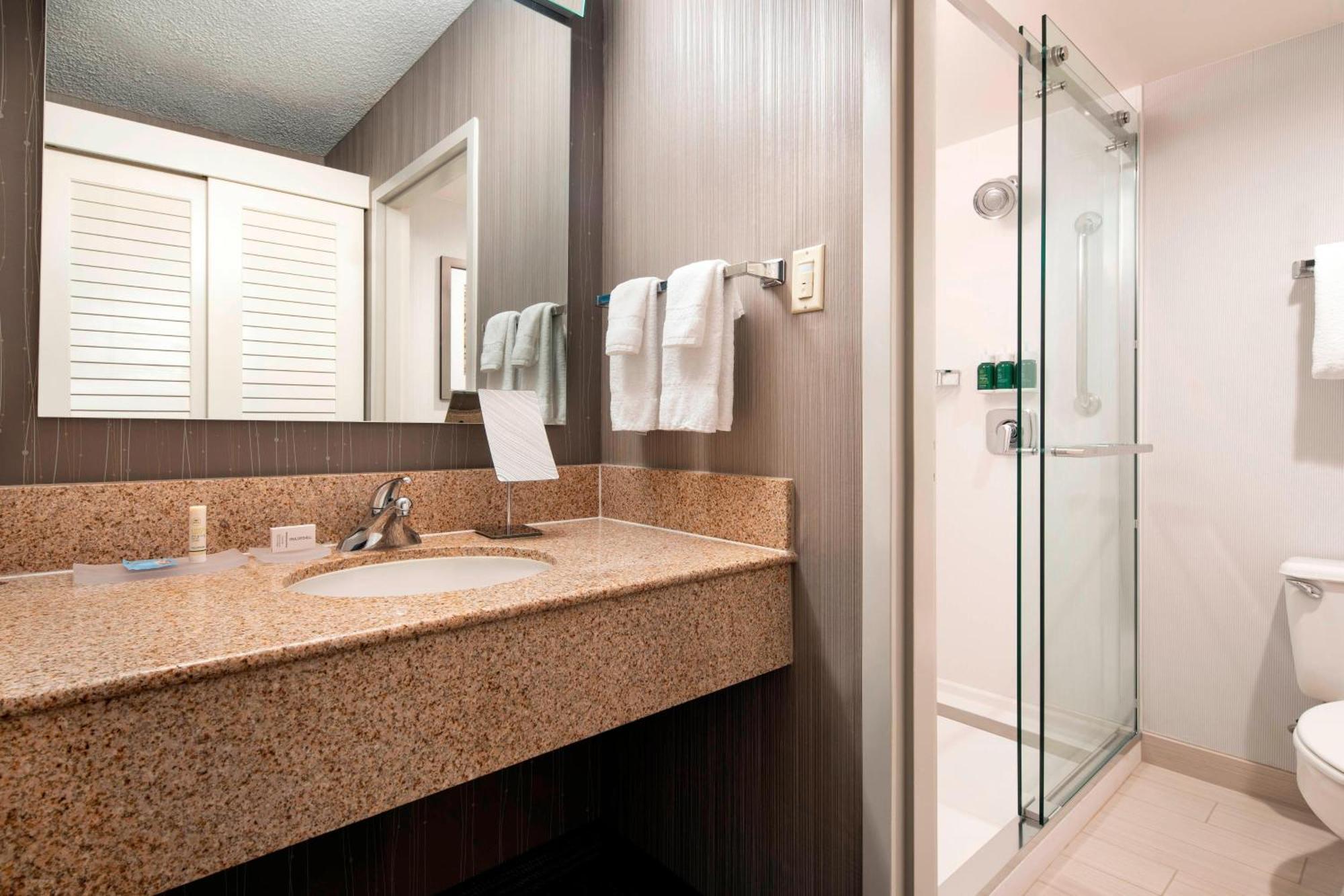 Courtyard By Marriott San Francisco Airport Hotel Сан Бруно Екстериор снимка