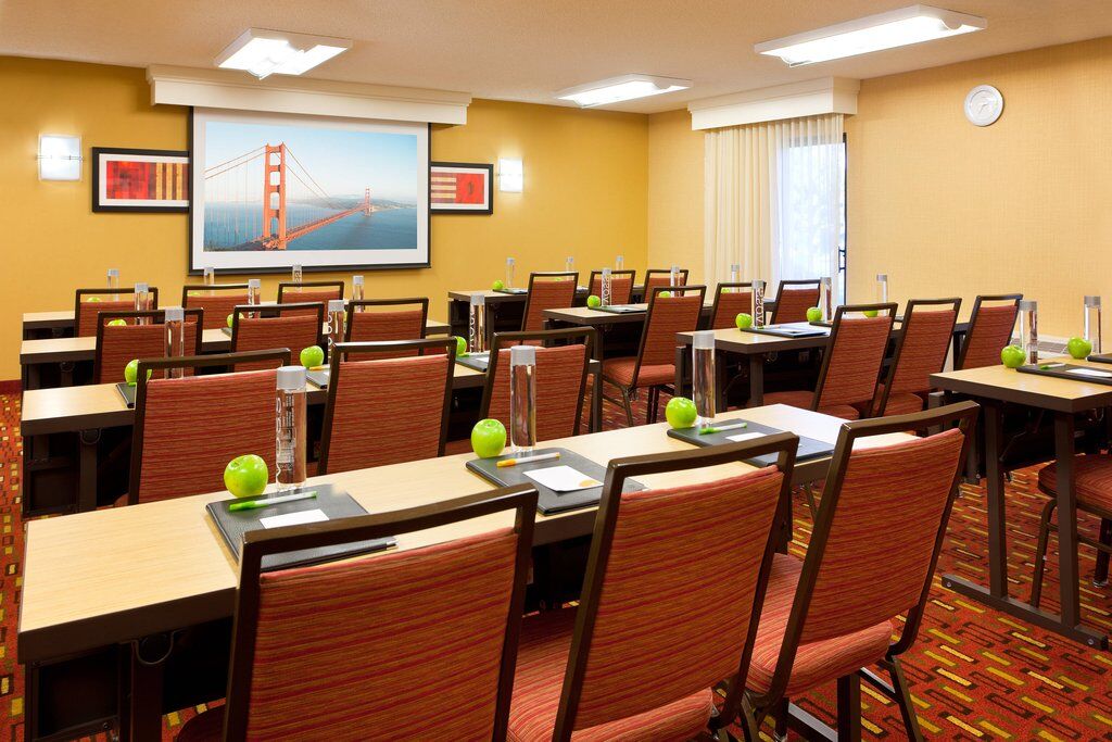 Courtyard By Marriott San Francisco Airport Hotel Сан Бруно Екстериор снимка