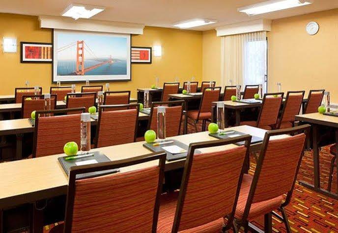 Courtyard By Marriott San Francisco Airport Hotel Сан Бруно Екстериор снимка